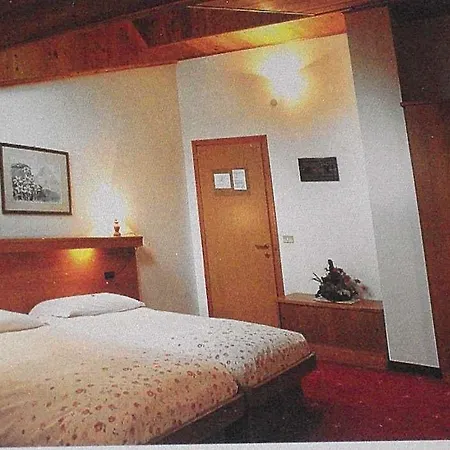 Garni Meuble La Πανδοχείο Zoldo Alto