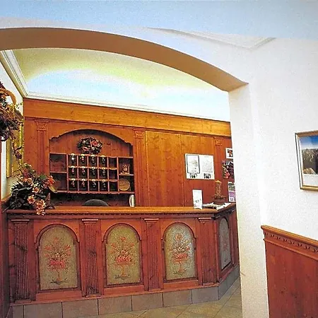 Garni Meuble La イン